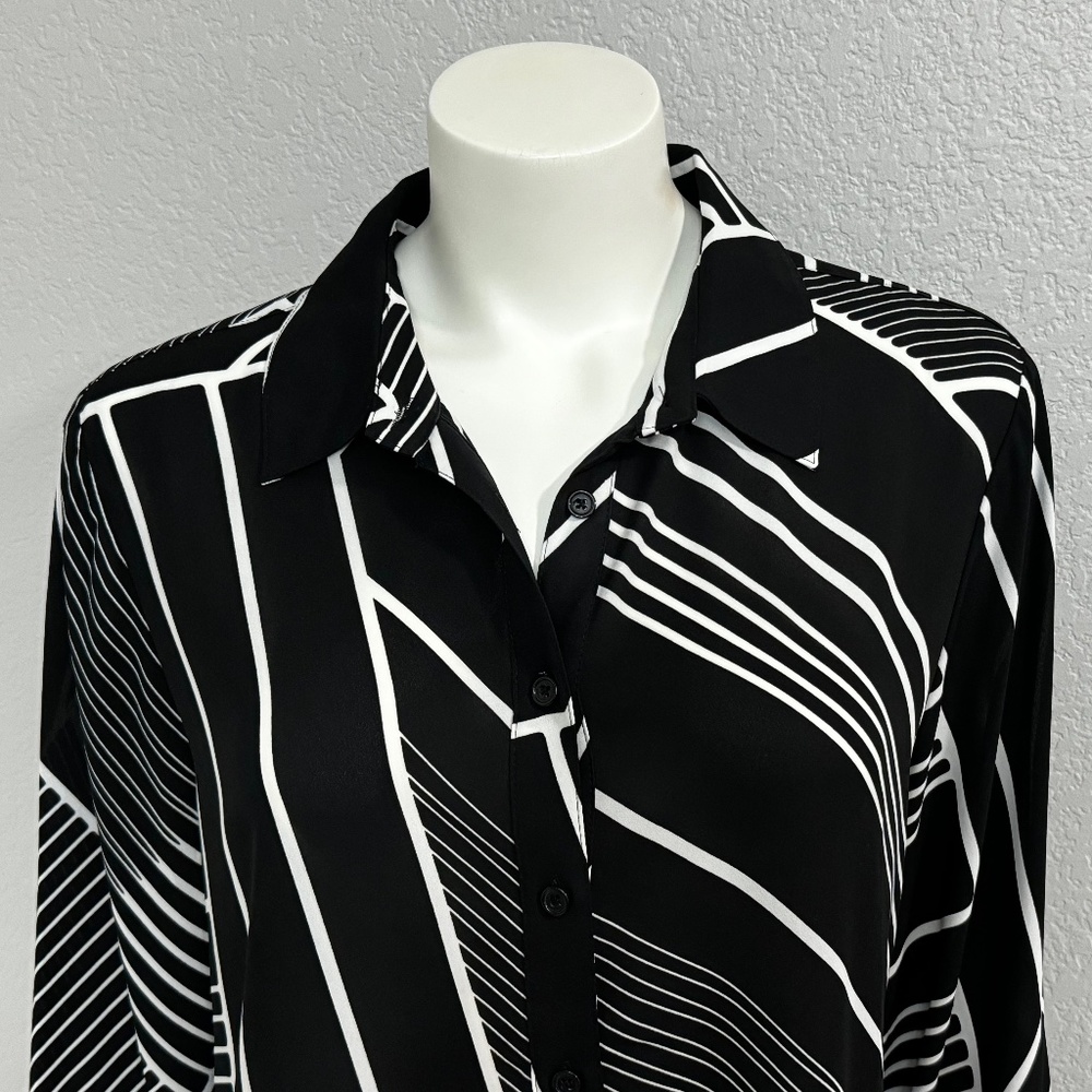 Chico’s Black & White Geometric Print Top - Picture 2 of 7